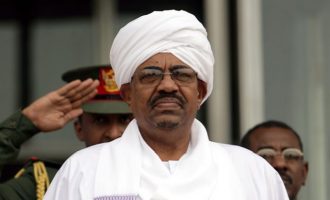 Ο Όμαρ Αλ Μπασίρ κήρυξε το Σουδάν σε κατάσταση έκτακτης ανάγκης ενώ η χώρα βράζει