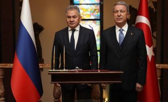 Ο Ρώσος υπουργός Άμυνας συναντήθηκε με τον Τούρκο και συζήτησαν για τη Συρία