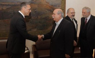 Τι είπε ο Βούτσης με τον νέο πρέσβη της Τουρκίας σε τετ α τετ στη Βουλή