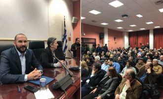 Ο Τζανακόπουλος σε κατάμεστη αίθουσα στην Κατερίνη – Αντισυγκέντρωση από ακροδεξιούς