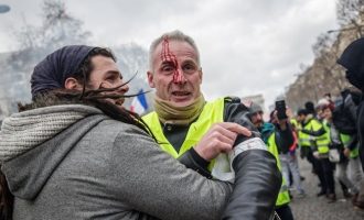«Κίτρινα γιλέκα»: Πεδίο μάχης το Παρίσι – Ένας διαδηλωτής με κομμένα δάχτυλα