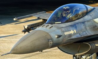 Γερμανός δημοσιογράφος: Η εκπαίδευση από την Ελλάδα Ουκρανών πιλότων να πετάνε F-16 έχει ιδιαίτερη συμβολική σημασία