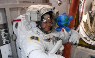 Για πρώτη φορά δύο γυναίκες αστροναύτισσες θα κάνουν «διαστημικό περίπατο»