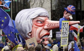 Εκατοντάδες χιλιάδες διαδήλωσαν στο Λονδίνο κατά του Brexit