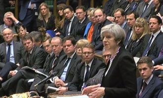 Η βρετανική κυβέρνηση «παίζει» να καταρρεύσει λόγω αδιεξόδου στο Brexit