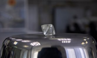 Τεράστιο διαμάντι σχεδόν 100 καρατίων ανακαλύφθηκε στη Ρωσία