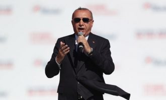 Καταρρέει η τουρκική λίρα – Έξαλλος ο Ερντογάν επιτίθεται σε κεντρική τράπεζα και ΗΠΑ