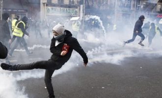 Γαλλία: Νέες διαδηλώσεις από τα «κίτρινα γιλέκα» – Επεισόδια στο Παρίσι