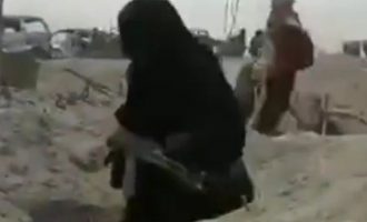 Το Ισλαμικό Κράτος πολεμά και πεθαίνει – Γυναίκες στα χαρακώματα (βίντεο)