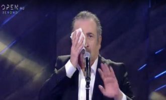 Ο Λαζόπουλος έκανε πρεμιέρα κοροϊδεύοντας τον Κούγια (βίντεο)