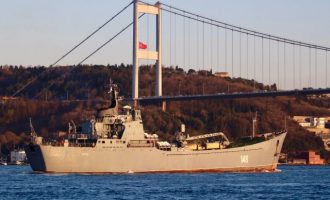 Το ρωσικό «LST Orsk 148» πέρασε τα Στενά του Βοσπόρου φορτωμένο οπλισμό για τη Συρία