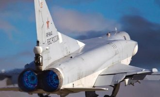 Η Μόσχα στέλνει πυρηνικά βομβαρδιστικά στην Κριμαία