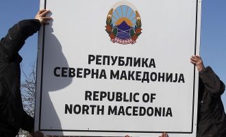 Οι Σκοπιανοί κοιμήθηκαν «Μακεδονία» και ξύπνησαν δορυφόρος της Ελλάδας