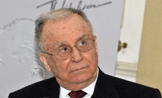 Ο πρώην πρόεδρος της Ρουμανίας δικάζεται για «εγκλήματα κατά της ανθρωπότητας»