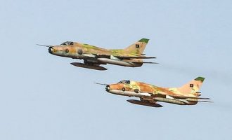 Αεροπλάνα του Χαφτάρ βομβάρδισαν θέσεις κυβερνητικών στην Τρίπολη της Λιβύης