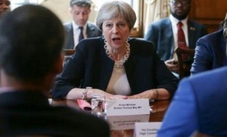 «Σφάχτηκαν» στο υπουργικό συμβούλιο της Μέι – Διχασμένοι για την αναβολή του Brexit