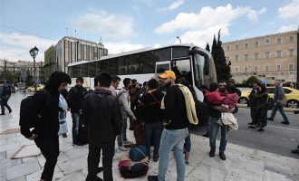 Εκκενώθηκε η Πλατεία Συντάγματος από τους πρόσφυγες – Μεταφέρθηκαν σε δομές φιλοξενίας