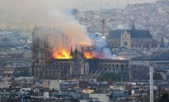 Μαρτυρίες για τη φωτιά στην ιστορική Παναγία των Παρισίων – «Δεν είναι τυχαίο γεγονός»