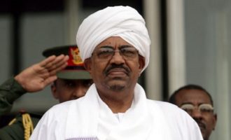 Πακτωλός χρημάτων στην οικία του έκπτωτου προέδρου του Σουδάν