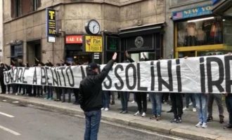 Σάλος στην Ιταλία: Οπαδοί σήκωσαν πανό υπέρ του δικτάτορα Μουσολίνι