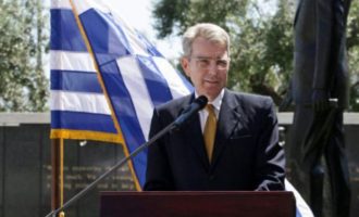 Μένει στην Αθήνα μέχρι το 2020 ο δημοφιλής στους Έλληνες Τζέφρι Πάιατ