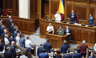 Η Ουκρανία καθιερώνει ως επίσημη γλώσσα την ουκρανική