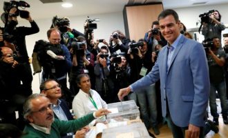 Ισπανία-εκλογές: 30% οι Σοσιαλιστές του Σάντσεθ – 17% το Λαϊκό Κόμμα
