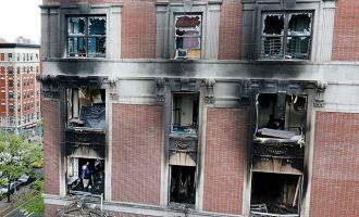 Τραγωδία στις ΗΠΑ: Παιδιά και ενήλικες κάηκαν ζωντανοί μέσα στο σπίτι τους