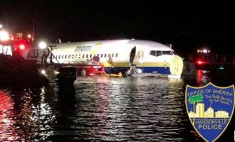 Ένα Boeing 737 γεμάτο επιβάτες κατέληξε σε ποτάμι στις ΗΠΑ