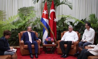 Η Τουρκία στο πλευρό της Κούβας απέναντι στις ΗΠΑ – Επίσκεψη Τσαβούσογλου στην Αβάνα