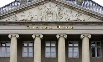 Σκανδαλάρα στον «φιλελέ» παράδεισο: 10 στελέχη της Danske Bank κατηγορούνται ότι ξέπλυναν 200 δισ.