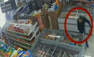 Ντοκουμέντο: Η εν ψυχρώ δολοφονία του 43χρονου κοινοτάρχη μέσα στο μαγαζί του (βίντεο)