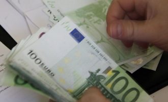 Κυκλοφορούν την Τρίτη τα νέα χαρτονομίσματα των 100 και 200 ευρώ (φωτο)