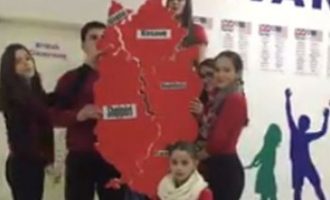 Αλβανία: Μαθητές σχηματίζουν τη Μεγάλη Αλβανία και με ελληνικά εδάφη (βίντεο)