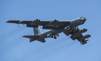 Οι Αμερικανοί στέλνουν τέσσερα βομβαρδιστικά Β-52 στη Μέση Ανατολή