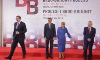 Ο Πρόεδρος της Σερβίας αρνήθηκε να φωτογραφηθεί με τον Αλβανό ομόλογό του