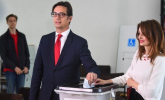 Βόρεια Μακεδονία – Προεδρικές εκλογές: Προβάδισμα Πεντάροφσκι με 53,5% στο 70% των ψήφων