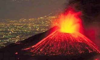 Πανικός στη Σικελία: Λάβα και τέφρα εκτοξεύει το ηφαίστειο της Αίτνας