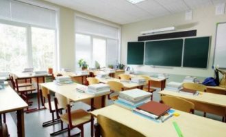 Παντρεμένη δασκάλα κατηγορείται ότι είχε ερωτικές επαφές με 6 μαθητές