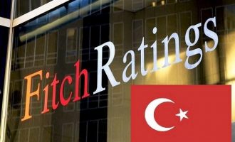 O οίκος Fitch προειδοποιεί για κατάρρευση της τουρκικής λίρας