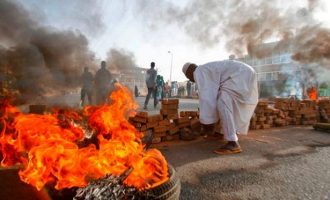 Βίαια καταστολή των διαδηλώσεων στο Σουδάν – Δεκάδες πτώματα στον Νείλο