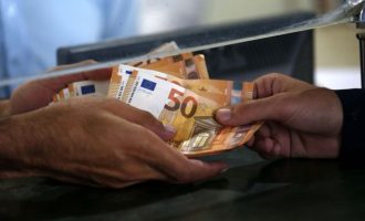 Στα 1.175 ευρώ ο μέσος μισθός του Έλληνα επί ΣΥΡΙΖΑ