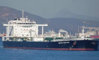 Ιρανικά πλοία παρενόχλησαν βρετανικό τάνκερ στα Στενά του Ορμούζ