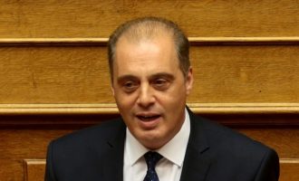 Σε έξαλλη κατάσταση ο Βελόπουλος «προειδοποίησε» με «κοινοβούλιο του Βορρά»