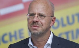 Το Spiegel «καίει» τον επικεφαλής του ακροδεξιού AfD – Τι αποκαλύπτει
