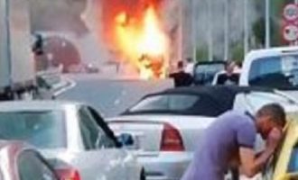 Τουριστικό λεωφορείο τυλίχθηκε στις φλόγες στην Εγνατία Οδό (βίντεο)