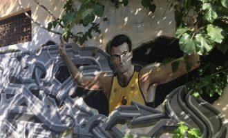 Ντροπή: Υπάνθρωποι βεβήλωσαν το γκράφιτι του Νίκου Γκάλη (φωτο)