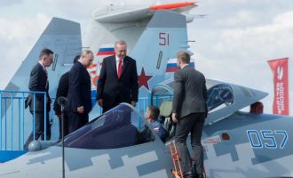 Ο Πούτιν παρουσίασε στον Ερντογάν το στελθ Su-57 – Οι Τούρκοι «κοιτάνε» ρωσικά μαχητικά