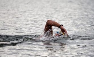 Μετανάστης έφτασε στη Σάμο κολυμπώντας από την Τουρκία