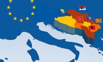 ΕΕ: Αλβανία και Βόρεια Μακεδονία πρέπει να περιμένουν για τις ενταξιακές διαπραγματεύσεις